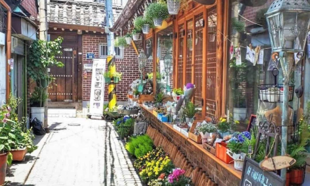 WHY IKSEON-DONG HANOK VILLAGE?