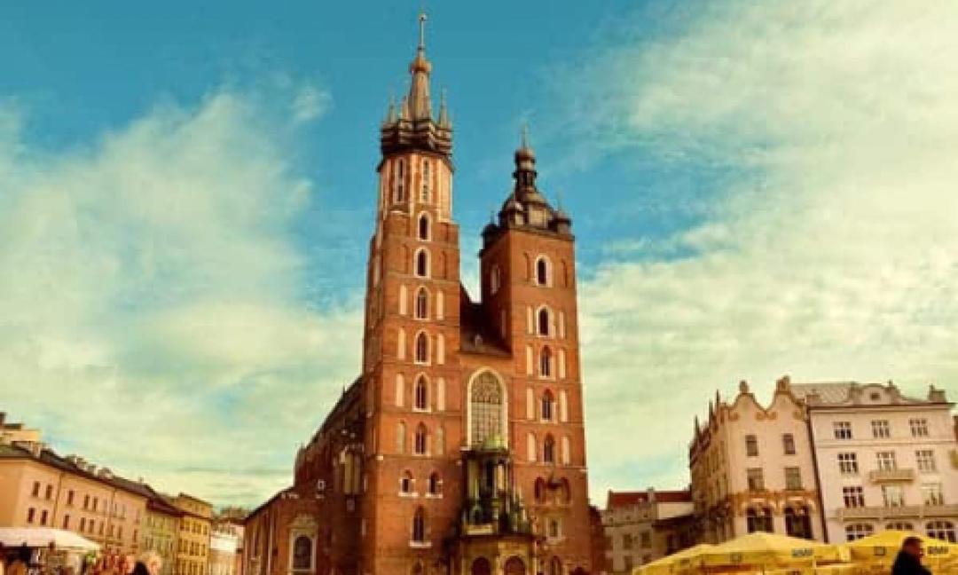 WHY THE JEWISH QUARTER AND THE OLD TOWN?