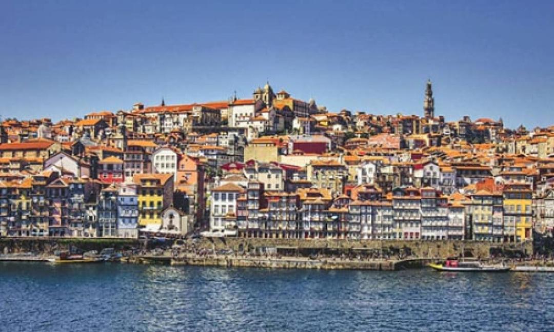 WHY DOWNTOWN PORTO AND RIBEIRA?